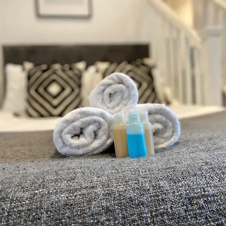 Luxeurs - Victoria Street Apartment *