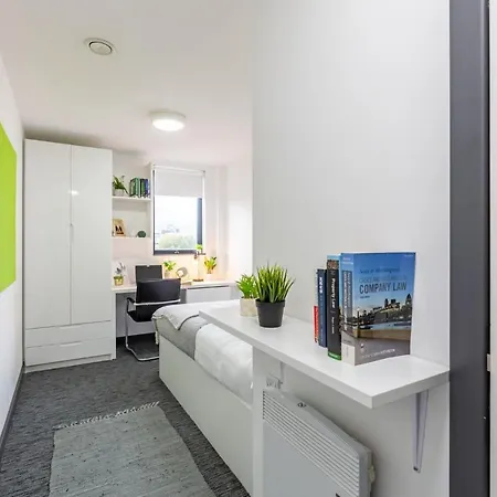 And Ensuite Bedrooms At Glassworks In Lägenhet