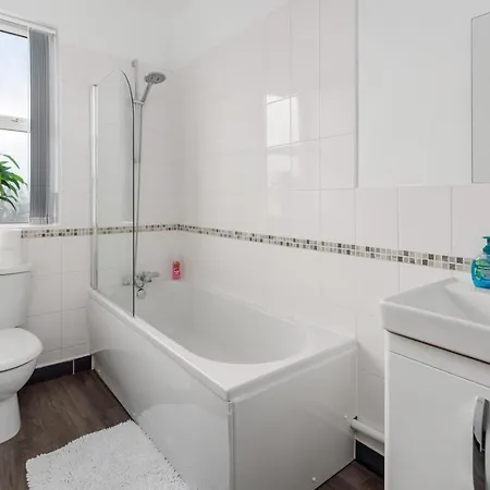Flatzy - Huge 7 Bed House Close To Football Stadiums Hébergement de vacances Liverpool