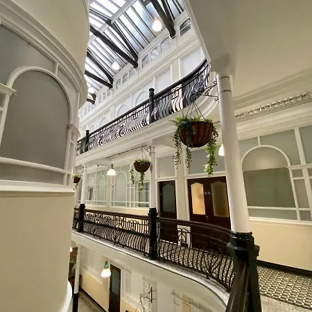 Luxeurs - Victoria Street *