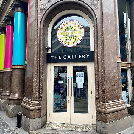 Luxeurs - Victoria Street