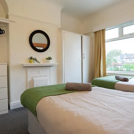 Strawberry Fields House - Air Host & - 3 Bedroom Liverpool