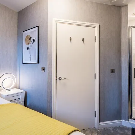 Host & - The Pilgrim Coach * Liverpool