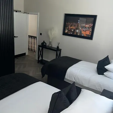 128 Anfield Road Hotel