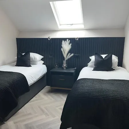 128 Anfield Road Hotel *