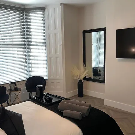 Hotel 128 Anfield Road