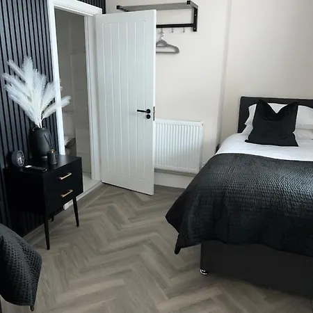 Hotel 128 Anfield Road *