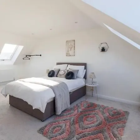 Luxury 3-bedroom, 2-bathroom Sleeps 7 People Vakantiehuis
