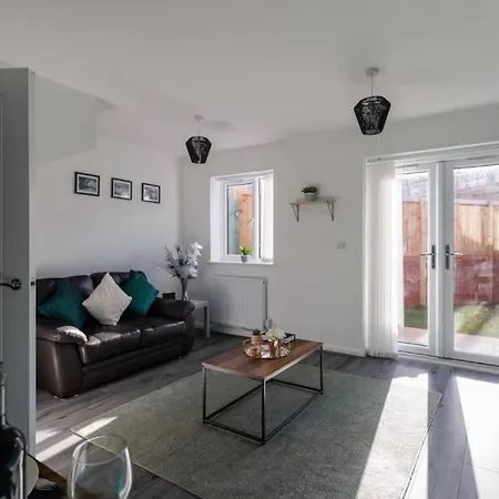 Luxury 3-bedroom, 2-bathroom Sleeps 7 People Vakantiehuis Liverpool