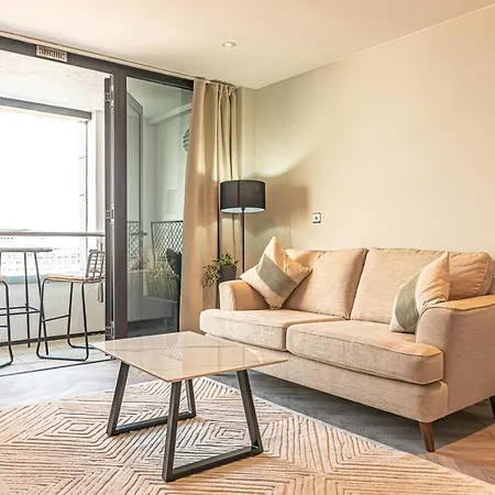 Host - Malmaison Apartman *