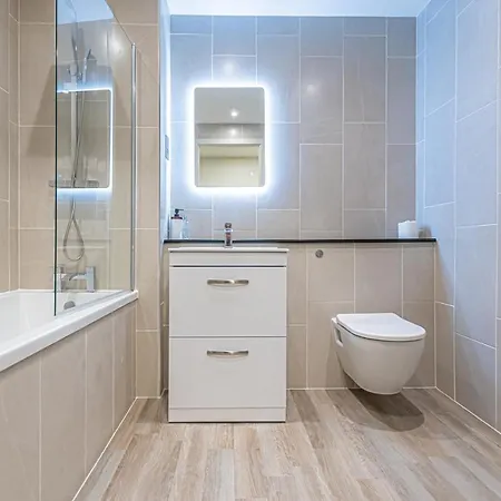 Host - Malmaison Apartman *