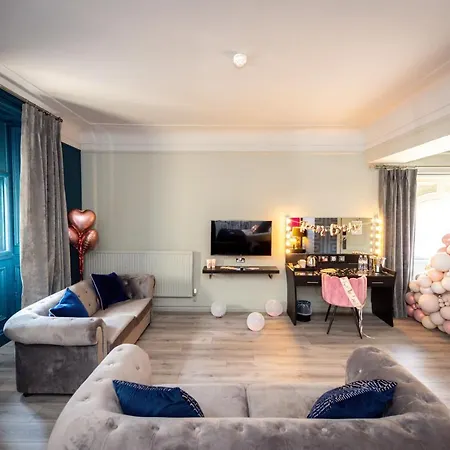 62 Castle Street Отель 4*