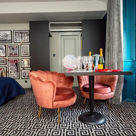 62 Castle Street 4*