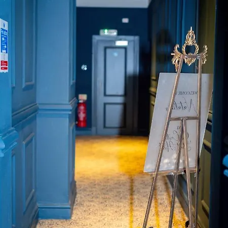 62 Castle Street 4*