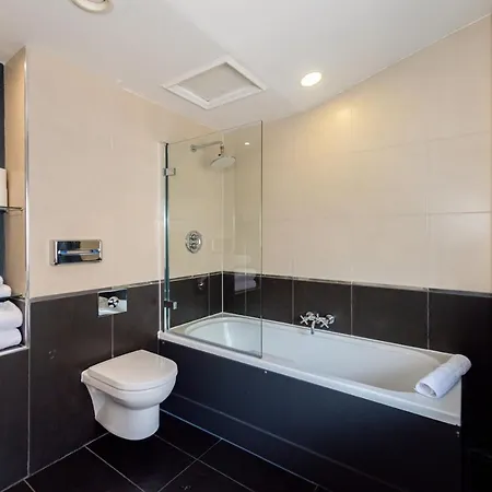 Hotel \u00bfcu\u00e1les Son Mejores Cerca De Royal Dock Liverpool?