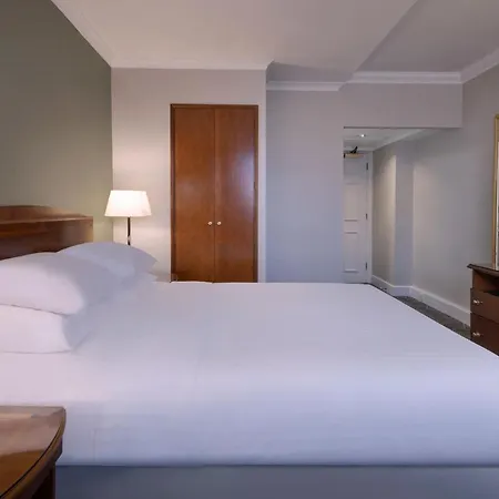 Delta By Marriott Centre Отель