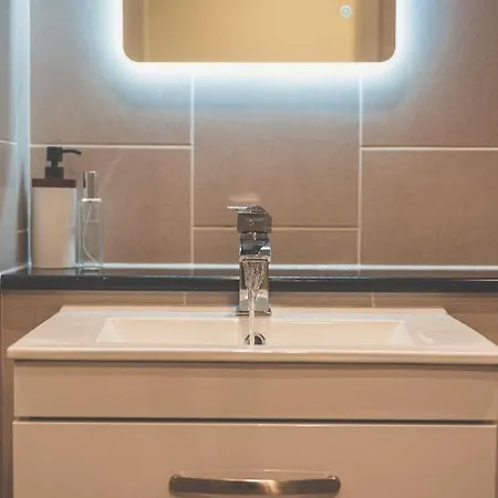 Host - Malmaison *