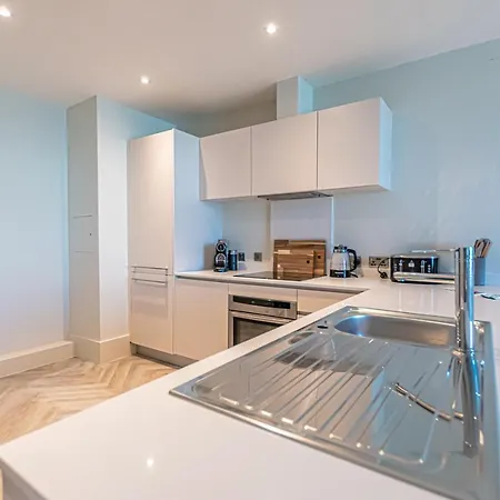 Host - Malmaison Apartman *