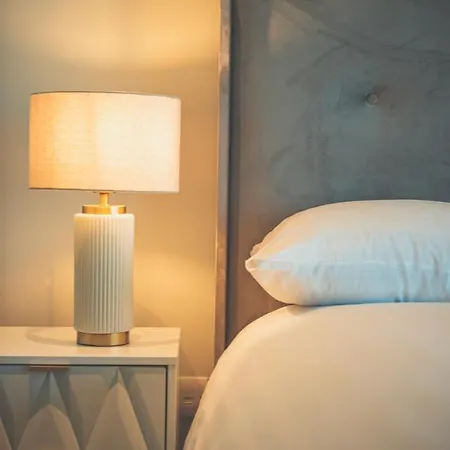 Host - Malmaison Apartman