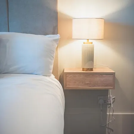 Host - Malmaison Apartman