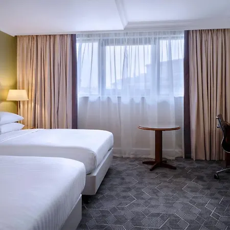 Отель Delta By Marriott Centre 4*