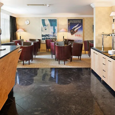 Отель Crowne Plaza - John Lennon Airport By Ihg 4*