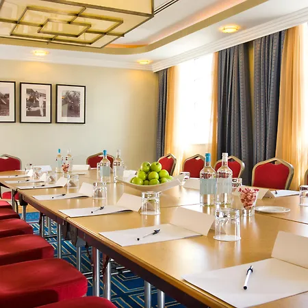 Crowne Plaza - John Lennon Airport By Ihg Отель
