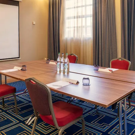 Crowne Plaza - John Lennon Airport By Ihg Отель