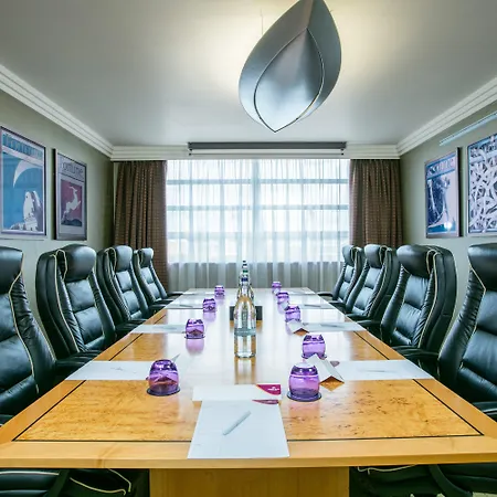 Crowne Plaza - John Lennon Airport By Ihg 4*
