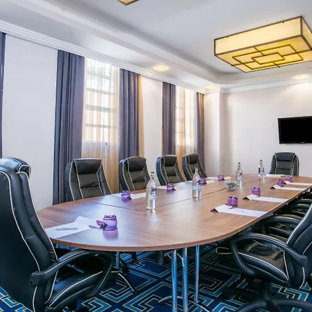 Crowne Plaza - John Lennon Airport By Ihg Отель