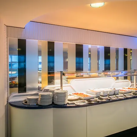 Crowne Plaza - John Lennon Airport By Ihg Отель 4*