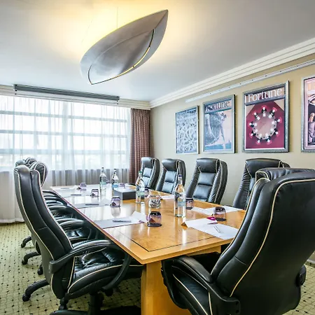 Crowne Plaza - John Lennon Airport By Ihg Отель 4*
