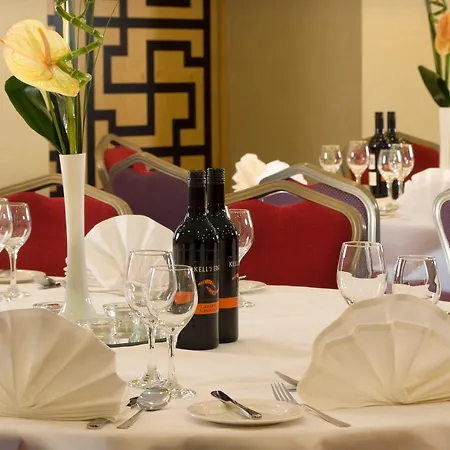 Crowne Plaza - John Lennon Airport By Ihg