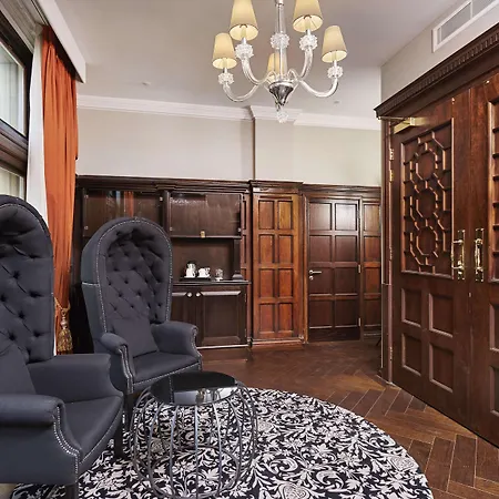 Doubletree By Hilton &