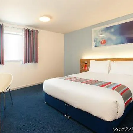 Travelodge Central 3*