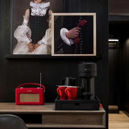 מלון Radisson Red Hotel,