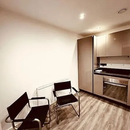 Apartment Luxury Central 2-bedroom: Smart Comfort *