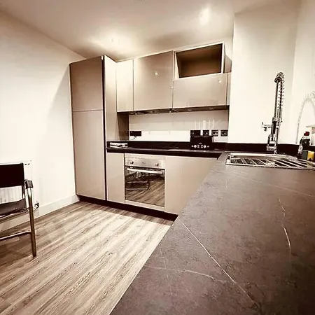 Apartment Luxury Central 2-bedroom: Smart Comfort Liverpool