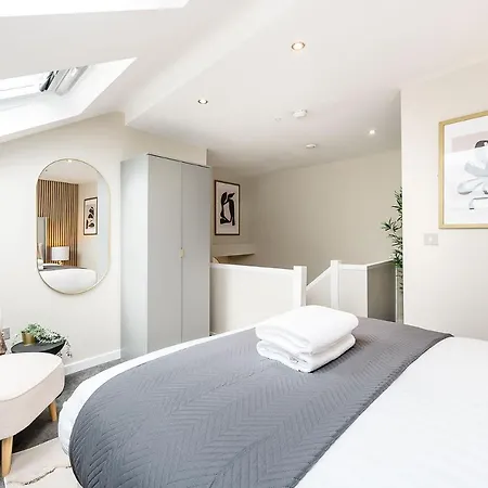 Host & - Halifax House Living * Liverpool