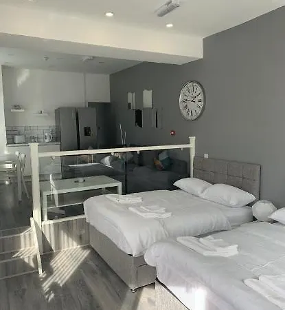 Smeaton Street 4*