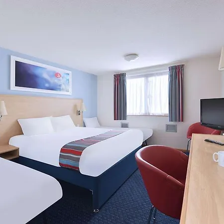 Travelodge Central 3*