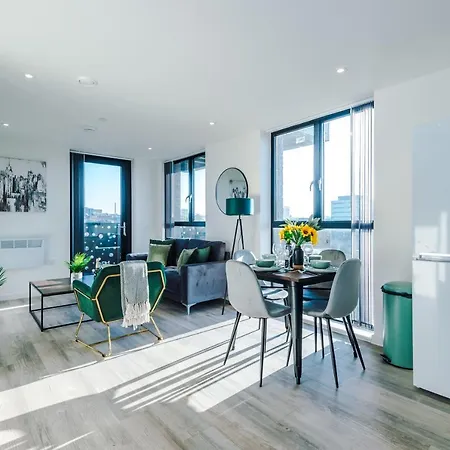 New! Stunning 2-bed In By 53 Degrees - Amazing Location, Ideal For Small Groups - Sleeps 4! Διαμέρισμα *