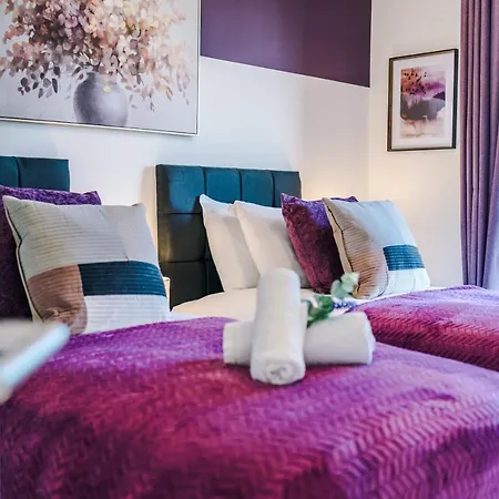 New! Stunning 2-bed In By 53 Degrees - Amazing Location, Ideal For Small Groups - Sleeps 4!