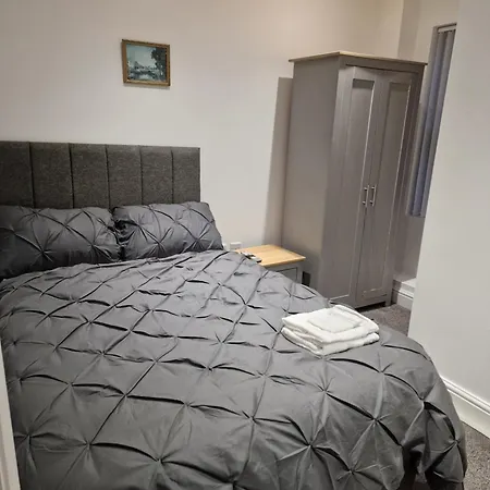 Spacious Double Bedroom * Liverpool