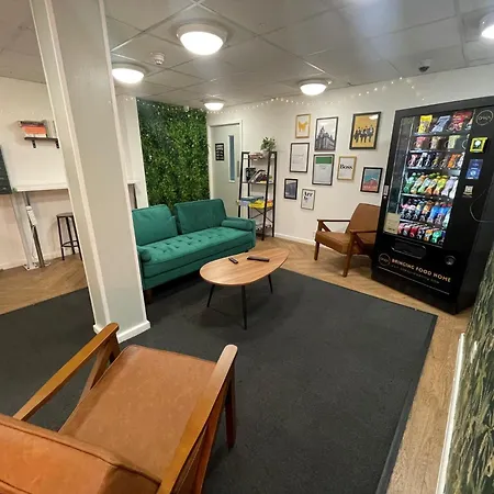 For Students Only - Living In The Heart Of The At Apollo Court *