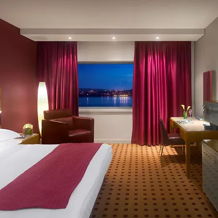 מלון Radisson Blu Hotel, 4*