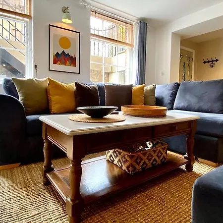 Centre Georgian Qtr Canning St 2bed 2bath *