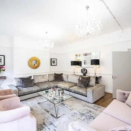 Rodney St Georgian Townhouse Apartmemt