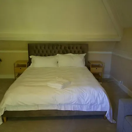 Mossley Hill Retreat *