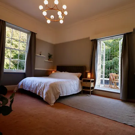 Mossley Hill Retreat *